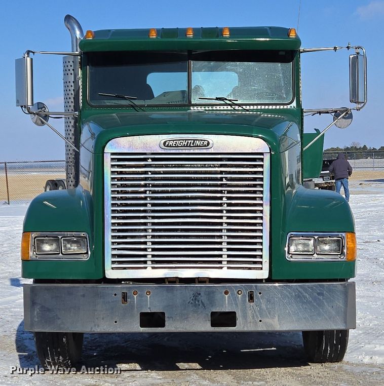 image for item EC3978 2002 Freightliner FLD120 truck cab and chassis