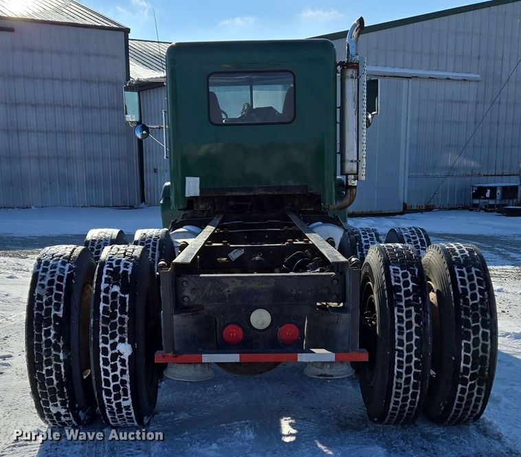 image for item EC3978 2002 Freightliner FLD120 truck cab and chassis