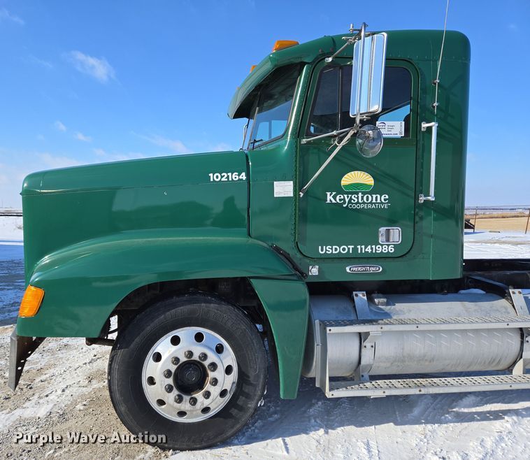 image for item EC3978 2002 Freightliner FLD120 truck cab and chassis