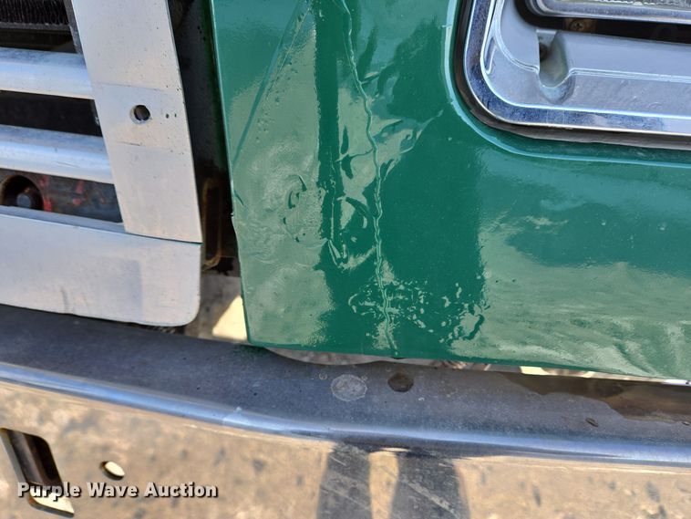 image for item EC3978 2002 Freightliner FLD120 truck cab and chassis