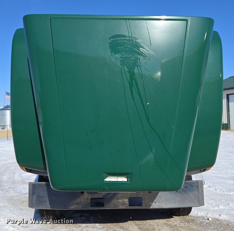 image for item EC3978 2002 Freightliner FLD120 truck cab and chassis