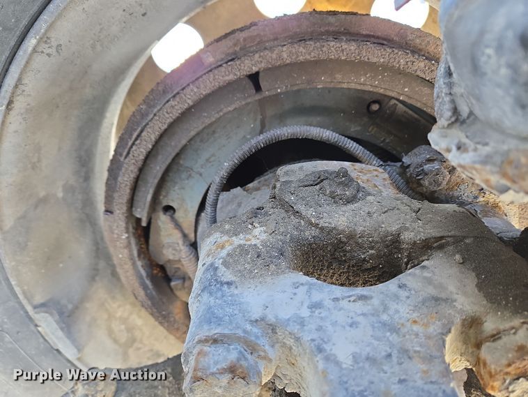 image for item EC3978 2002 Freightliner FLD120 truck cab and chassis