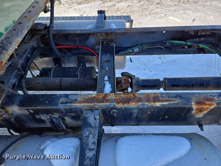 image for item EC3978 2002 Freightliner FLD120 truck cab and chassis