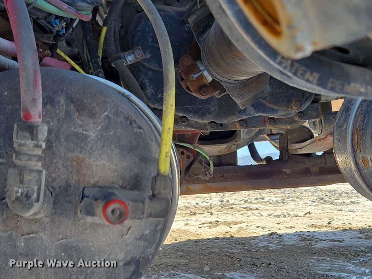 image for item EC3978 2002 Freightliner FLD120 truck cab and chassis