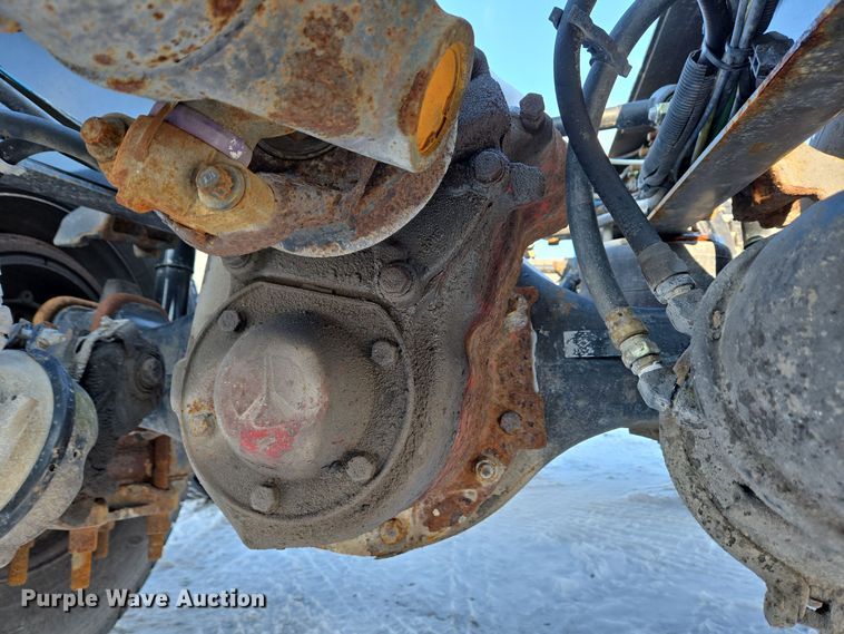 image for item EC3978 2002 Freightliner FLD120 truck cab and chassis