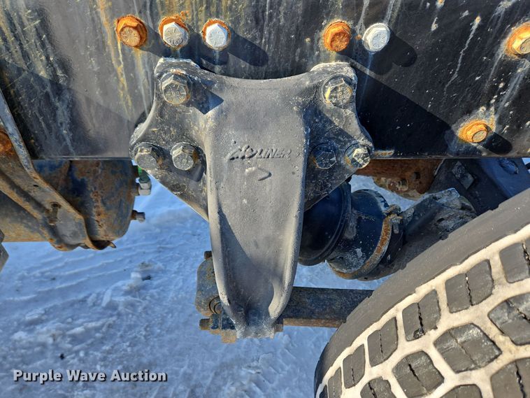 image for item EC3978 2002 Freightliner FLD120 truck cab and chassis