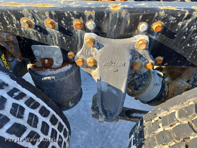 image for item EC3978 2002 Freightliner FLD120 truck cab and chassis