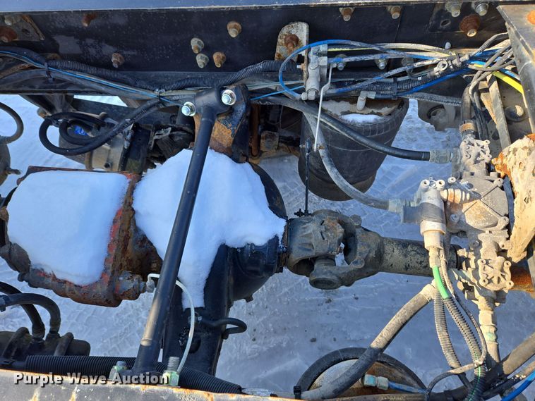 image for item EC3978 2002 Freightliner FLD120 truck cab and chassis