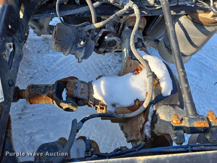 image for item EC3978 2002 Freightliner FLD120 truck cab and chassis