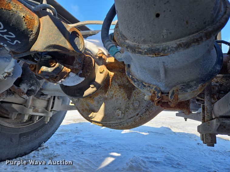 image for item EC3978 2002 Freightliner FLD120 truck cab and chassis