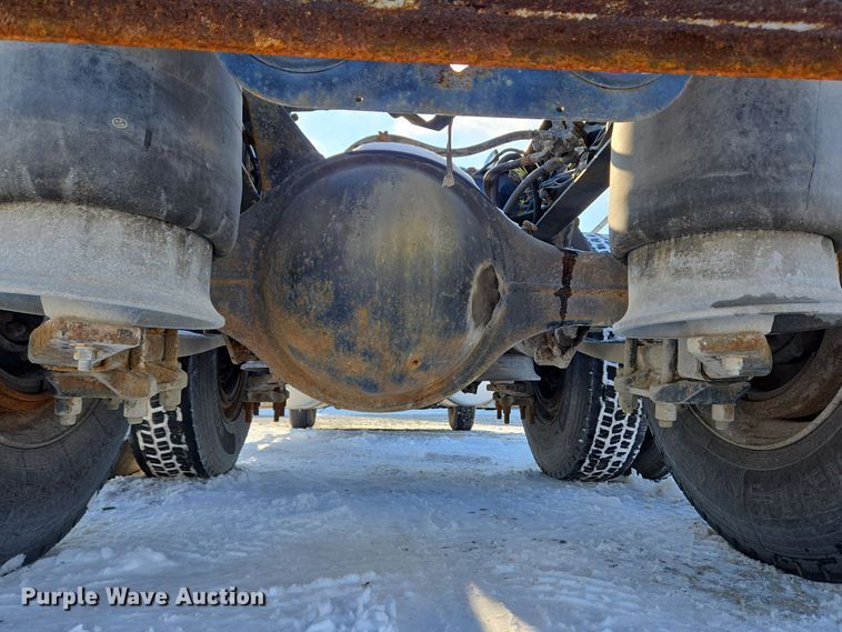 image for item EC3978 2002 Freightliner FLD120 truck cab and chassis