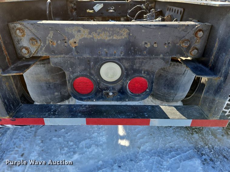 image for item EC3978 2002 Freightliner FLD120 truck cab and chassis