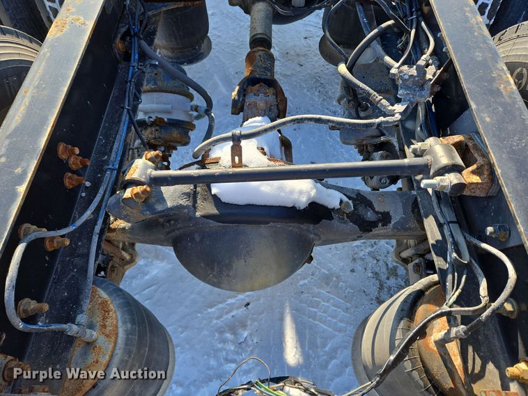 image for item EC3978 2002 Freightliner FLD120 truck cab and chassis