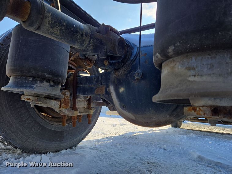 image for item EC3978 2002 Freightliner FLD120 truck cab and chassis