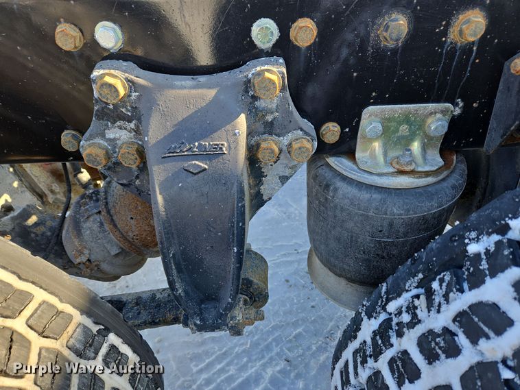 image for item EC3978 2002 Freightliner FLD120 truck cab and chassis