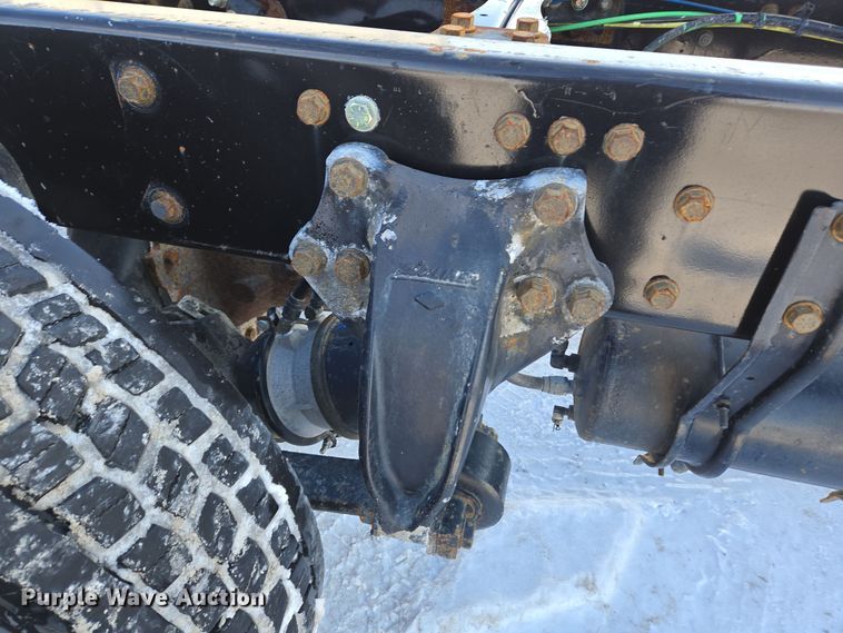 image for item EC3978 2002 Freightliner FLD120 truck cab and chassis