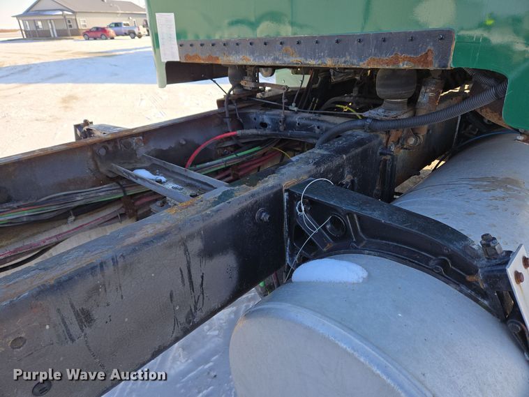 image for item EC3978 2002 Freightliner FLD120 truck cab and chassis