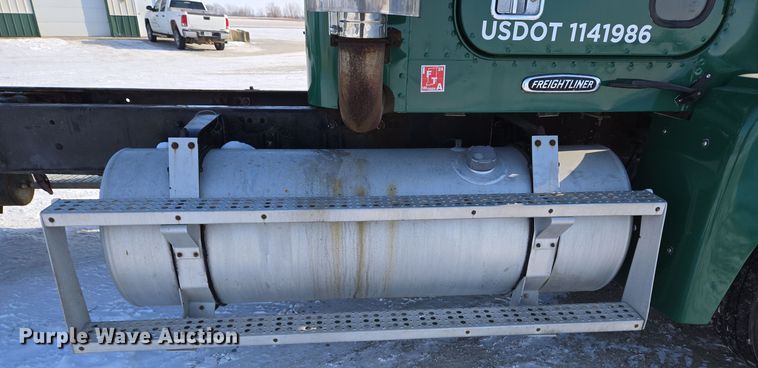 image for item EC3978 2002 Freightliner FLD120 truck cab and chassis