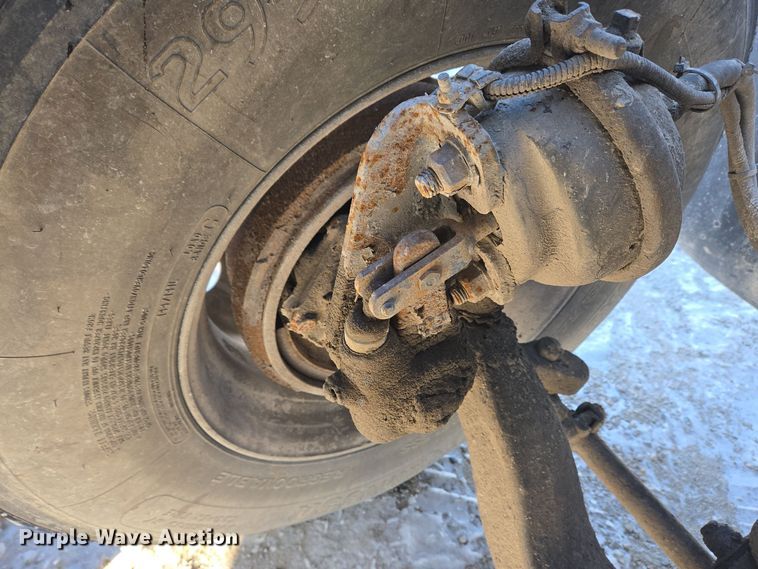 image for item EC3978 2002 Freightliner FLD120 truck cab and chassis