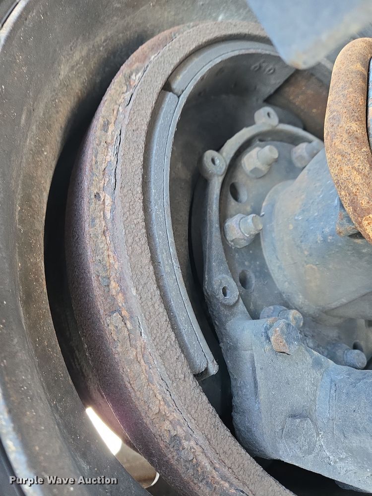 image for item EC3978 2002 Freightliner FLD120 truck cab and chassis