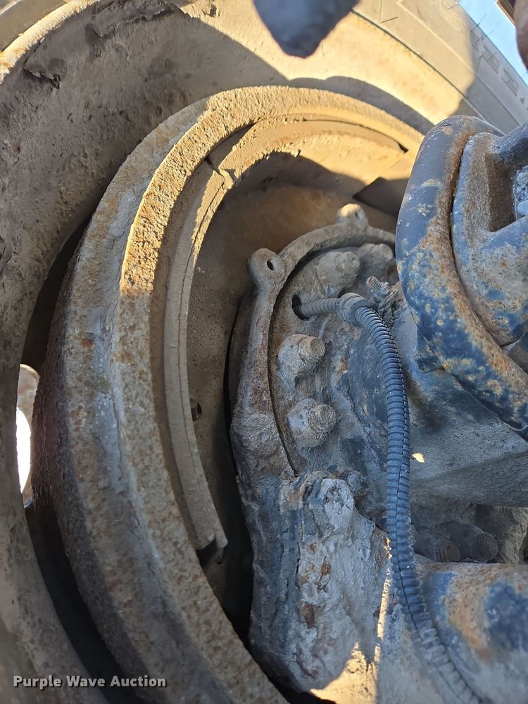 image for item EC3978 2002 Freightliner FLD120 truck cab and chassis