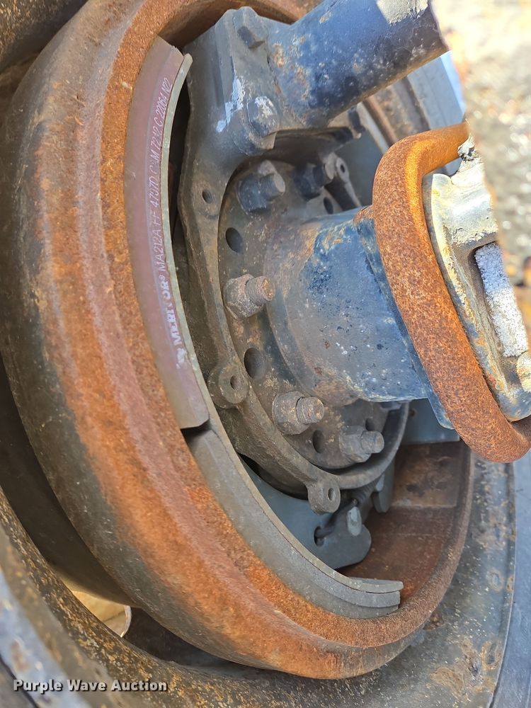 image for item EC3978 2002 Freightliner FLD120 truck cab and chassis