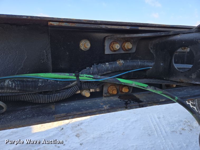 image for item EC3978 2002 Freightliner FLD120 truck cab and chassis