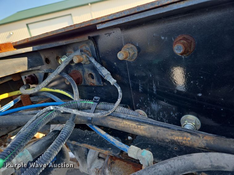 image for item EC3978 2002 Freightliner FLD120 truck cab and chassis