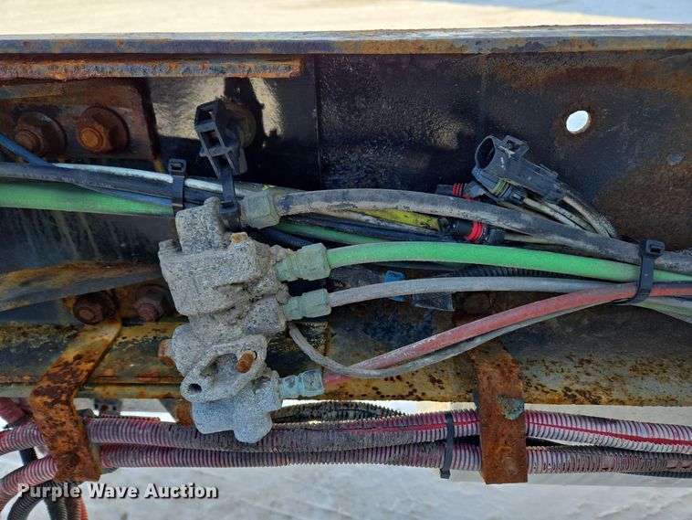 image for item EC3978 2002 Freightliner FLD120 truck cab and chassis