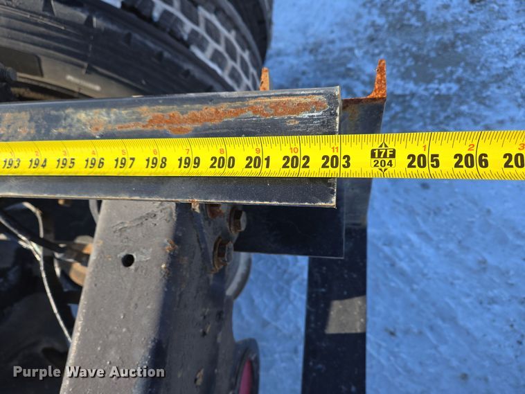 image for item EC3978 2002 Freightliner FLD120 truck cab and chassis