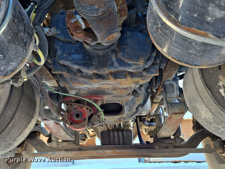 image for item EC3978 2002 Freightliner FLD120 truck cab and chassis