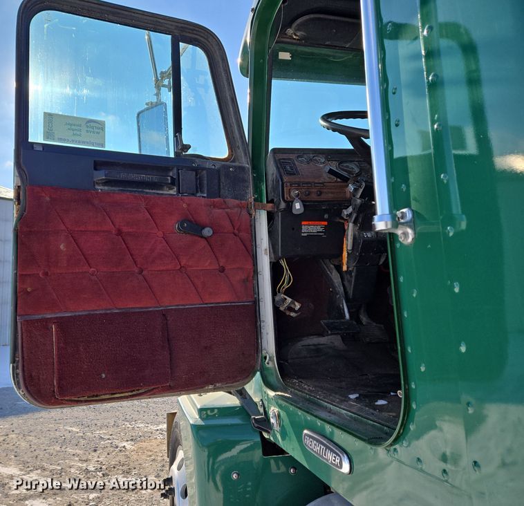 image for item EC3978 2002 Freightliner FLD120 truck cab and chassis