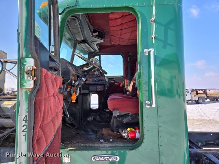 image for item EC3978 2002 Freightliner FLD120 truck cab and chassis