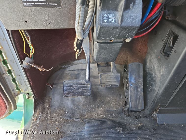 image for item EC3978 2002 Freightliner FLD120 truck cab and chassis