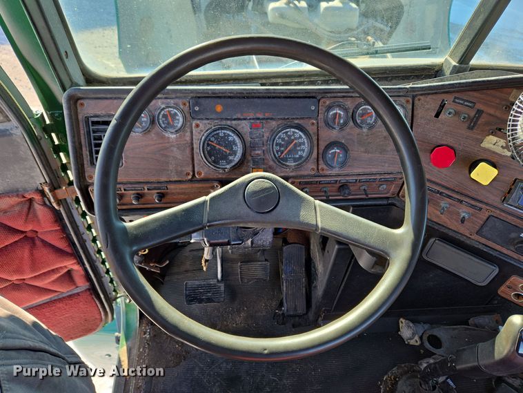 image for item EC3978 2002 Freightliner FLD120 truck cab and chassis