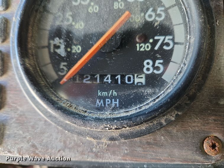 image for item EC3978 2002 Freightliner FLD120 truck cab and chassis