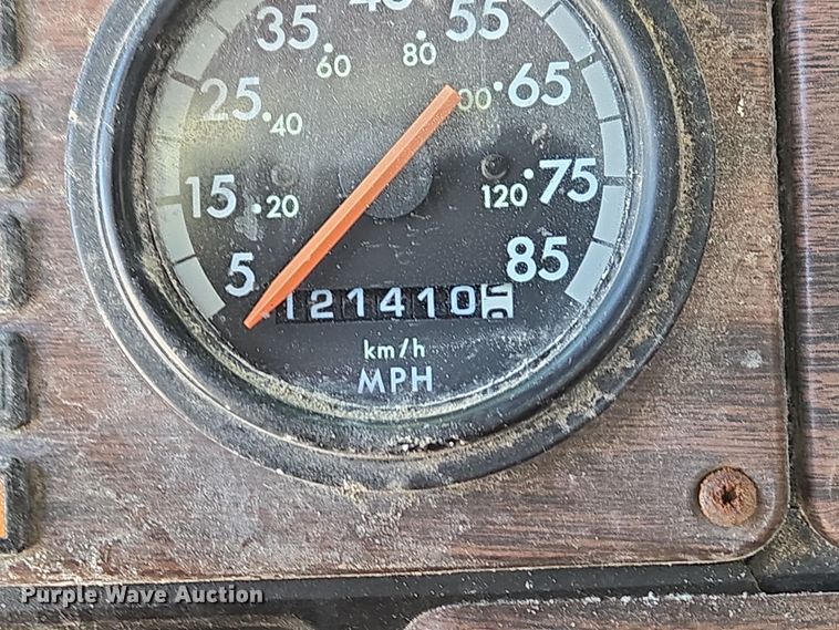 image for item EC3978 2002 Freightliner FLD120 truck cab and chassis