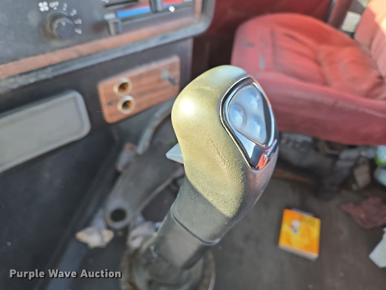 image for item EC3978 2002 Freightliner FLD120 truck cab and chassis