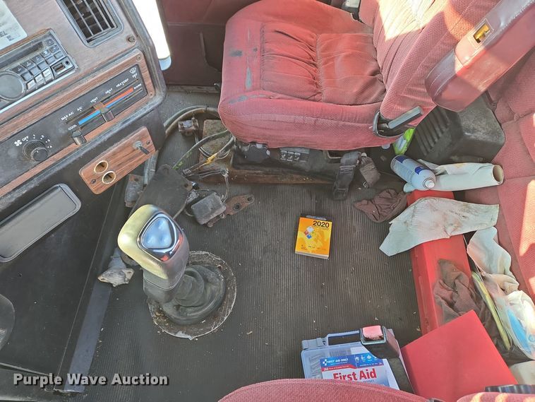 image for item EC3978 2002 Freightliner FLD120 truck cab and chassis