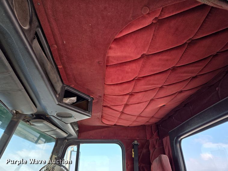 image for item EC3978 2002 Freightliner FLD120 truck cab and chassis