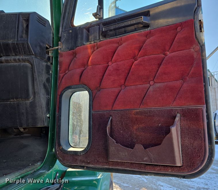 image for item EC3978 2002 Freightliner FLD120 truck cab and chassis