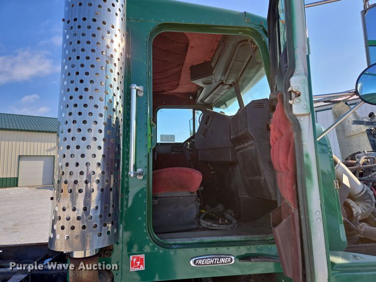 image for item EC3978 2002 Freightliner FLD120 truck cab and chassis