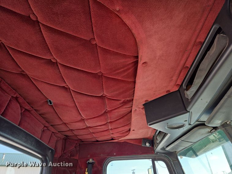 image for item EC3978 2002 Freightliner FLD120 truck cab and chassis