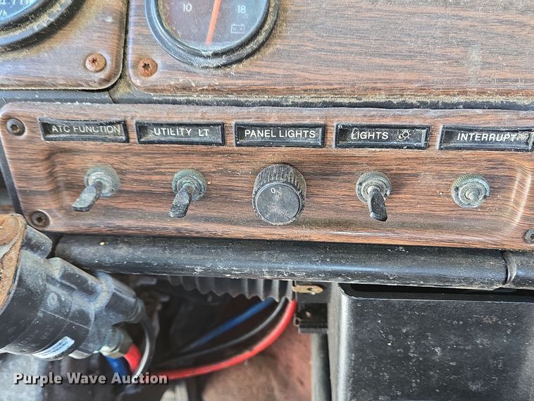 image for item EC3978 2002 Freightliner FLD120 truck cab and chassis