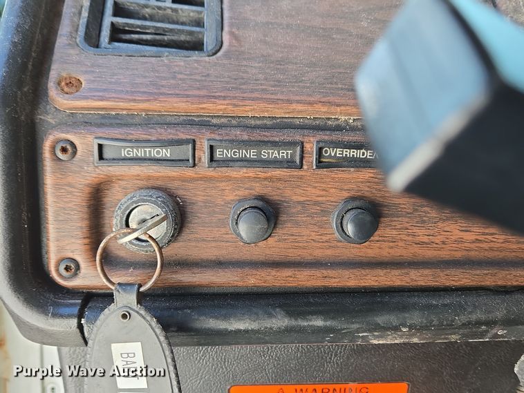 image for item EC3978 2002 Freightliner FLD120 truck cab and chassis