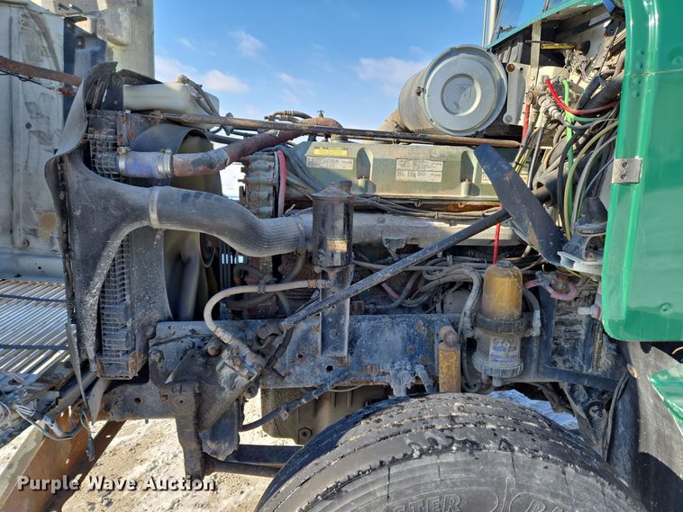 image for item EC3978 2002 Freightliner FLD120 truck cab and chassis