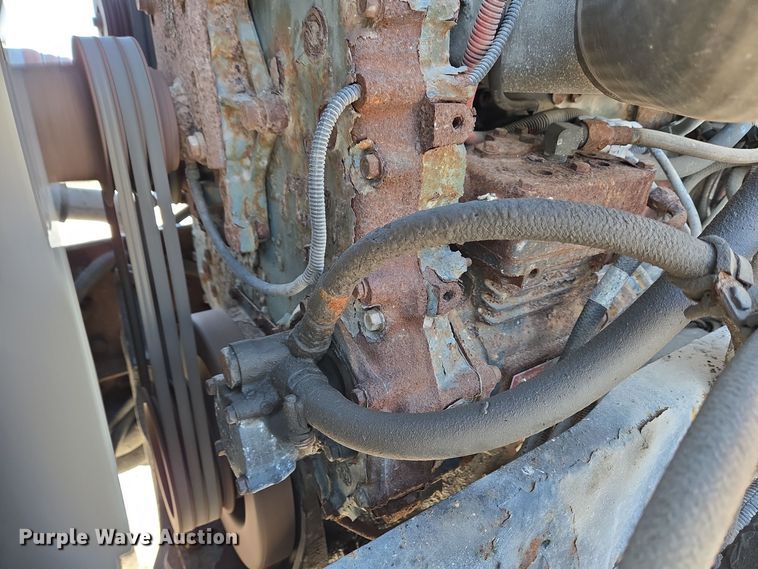 image for item EC3978 2002 Freightliner FLD120 truck cab and chassis