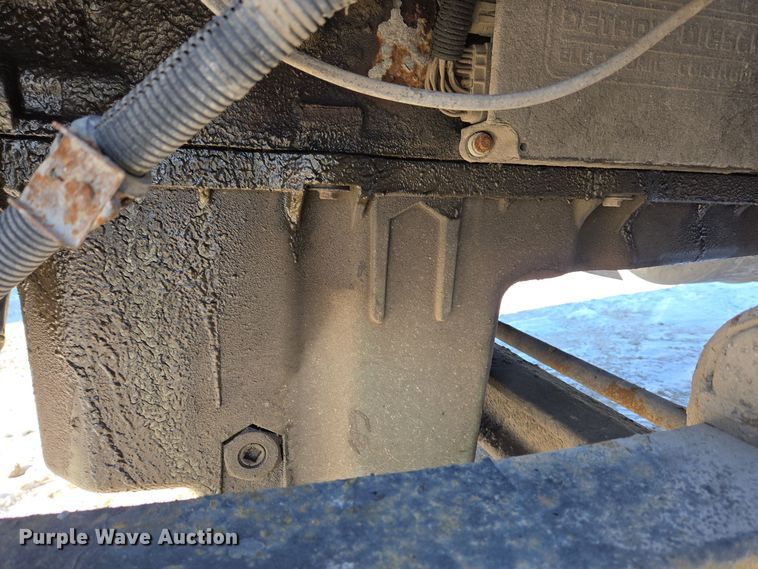 image for item EC3978 2002 Freightliner FLD120 truck cab and chassis