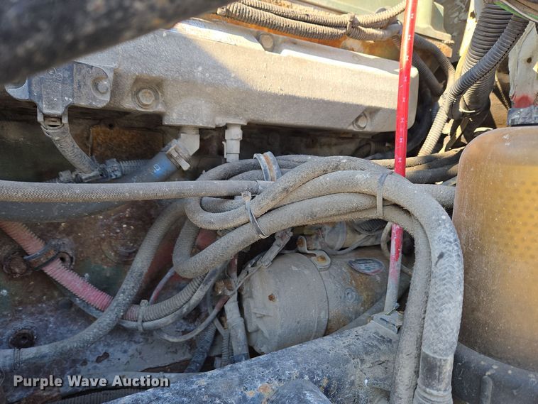 image for item EC3978 2002 Freightliner FLD120 truck cab and chassis