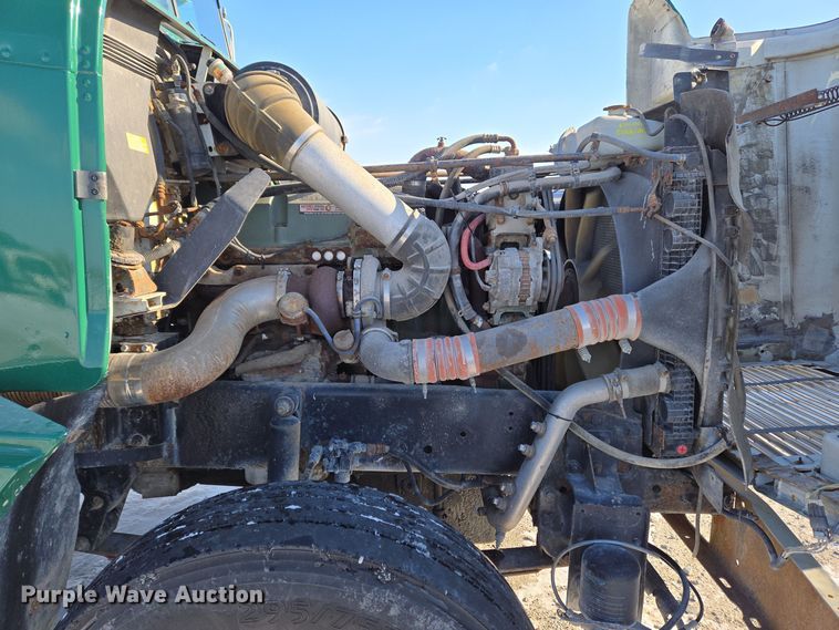 image for item EC3978 2002 Freightliner FLD120 truck cab and chassis